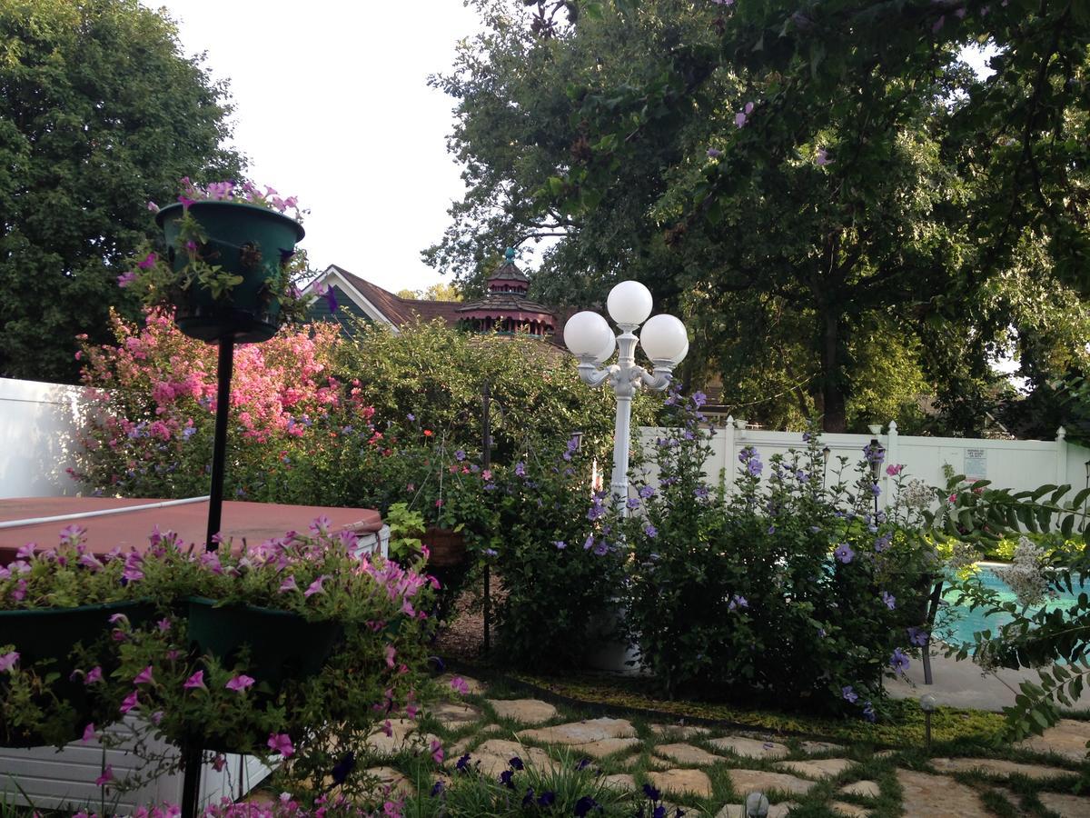 Bed and Breakfast Rosberg House Lindsborg Экстерьер фото